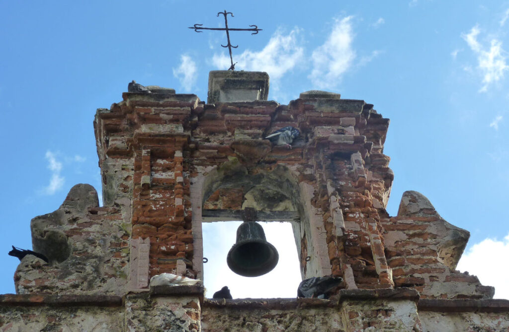 Visiting Capilla del Santo Cristo de la Salud 