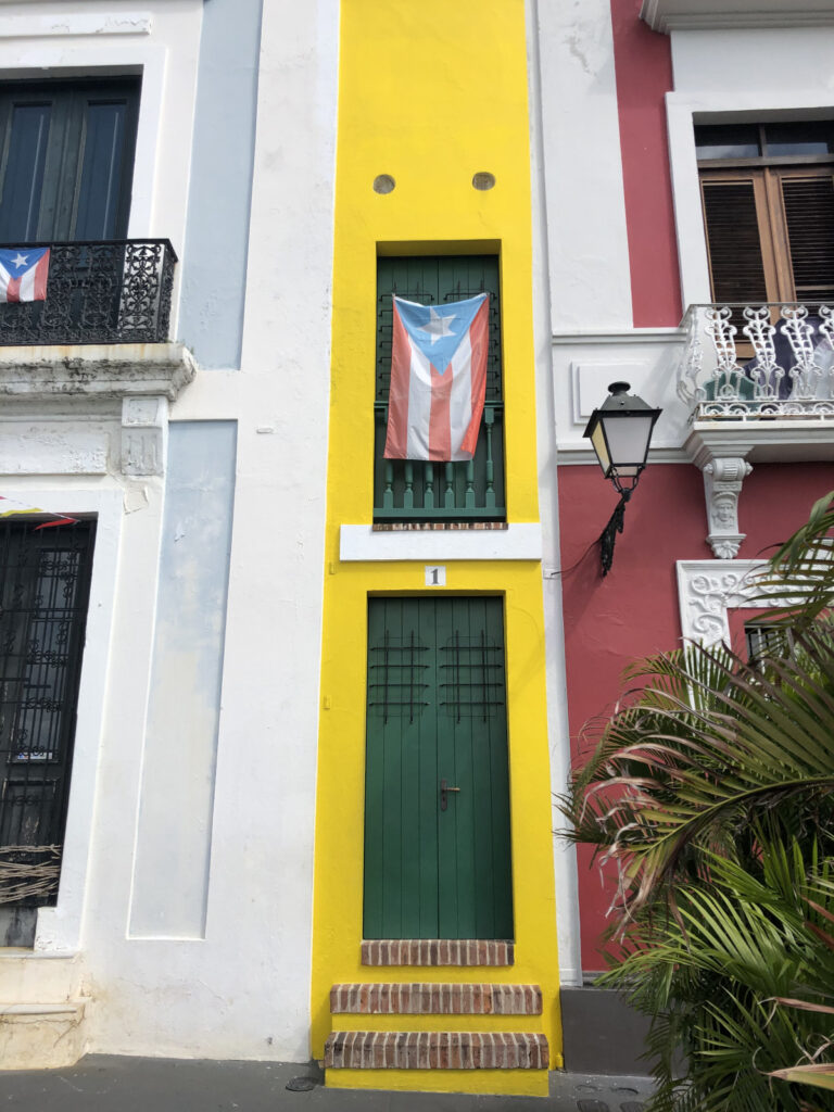 Architectural marvel - La Casa Estrecha